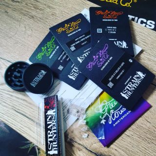 Hezká objednávka na @greenhouseseedco doplněna o nějaké dárečky a hurá k zákazníkovi 😁